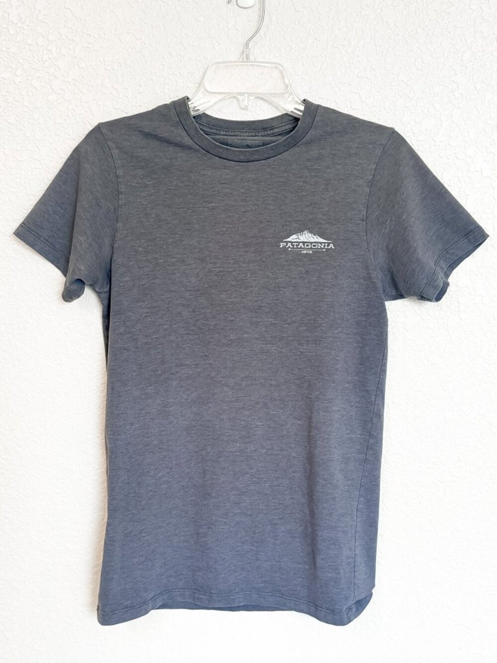 Patagonia Know More Need Less Cotton/Poly T-shirt Men's Small Gray Short Sleeve